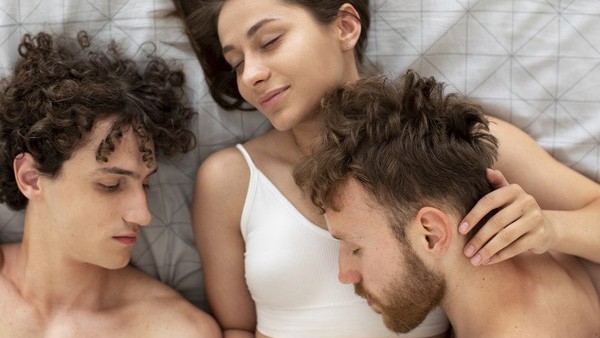 🔥 Tríos Sexuales: Guía Completa para Vivirlos con Placer y Confianza 